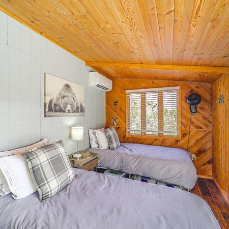 Rustic Newland Cabin With Deck By Lake And Trails! 외부 사진